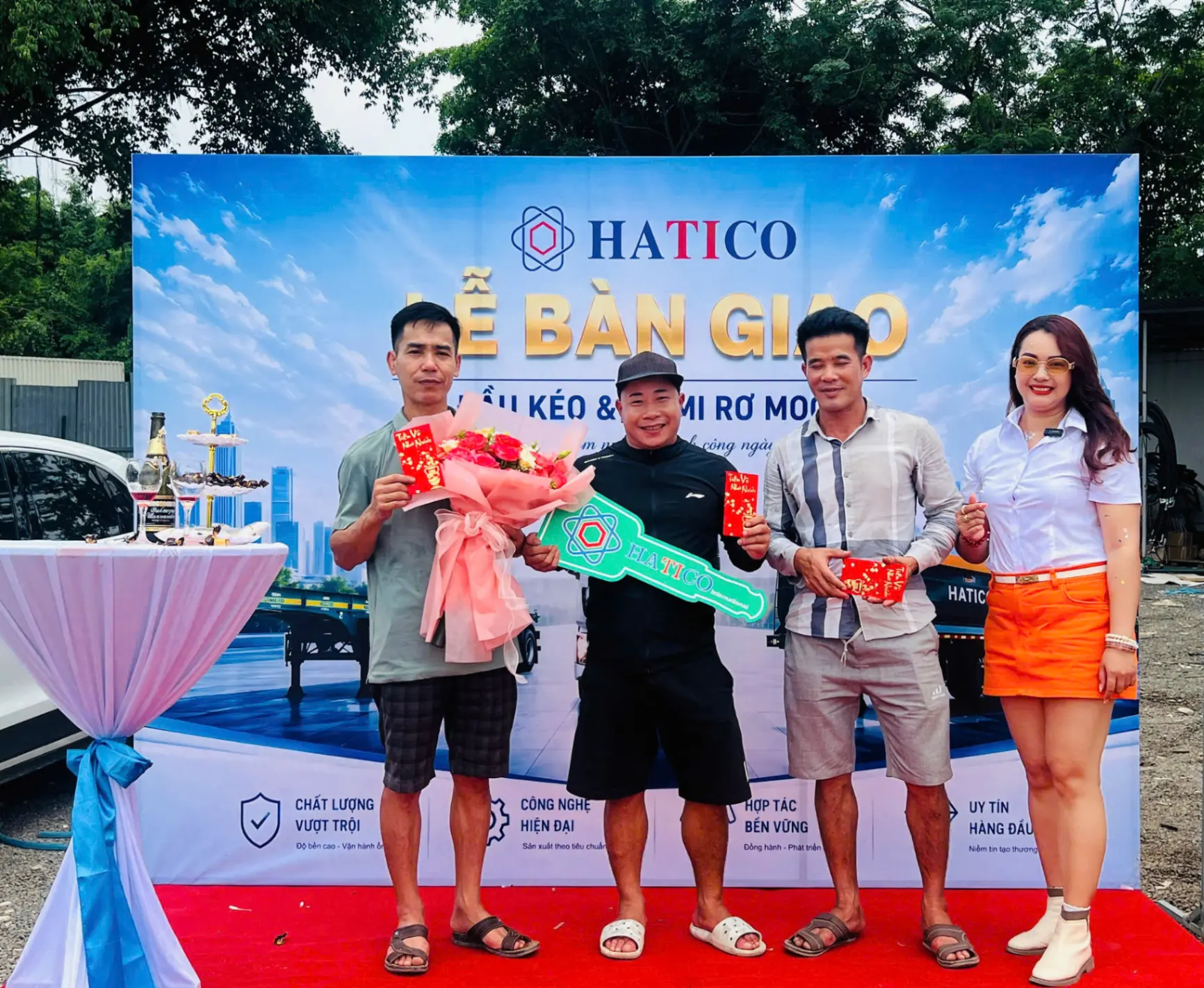 Đại Tiệc Xuất Bãi: Chìa Khóa Trao Tay Bộ 3 "Chiến Mã" T7H 440 Kèm Moóc Ben Khủng