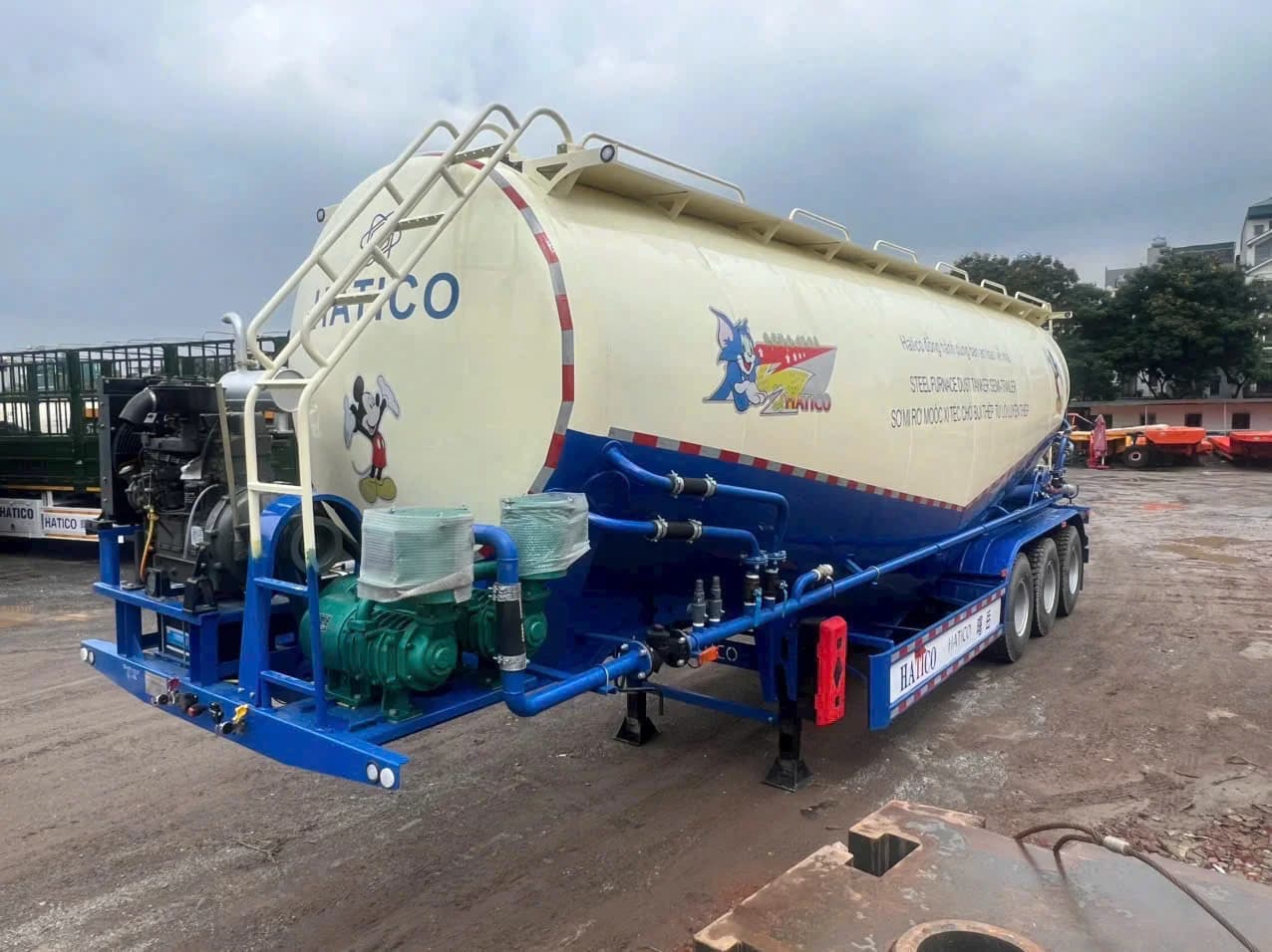 Kinh nghiệm chọn mua xe đầu kéo và moóc chở xi măng chuyên dụng