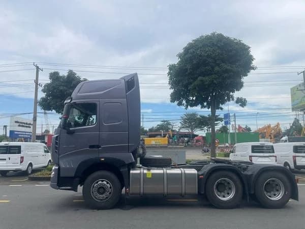 Đầu kéo Đông Dương T7H 6x4 440HP (Cầu láp) 2