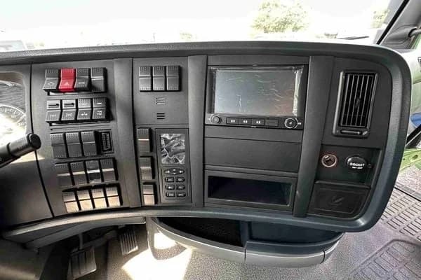 Đầu kéo Đông Dương T7H 6x4 440HP (Cầu láp) 11
