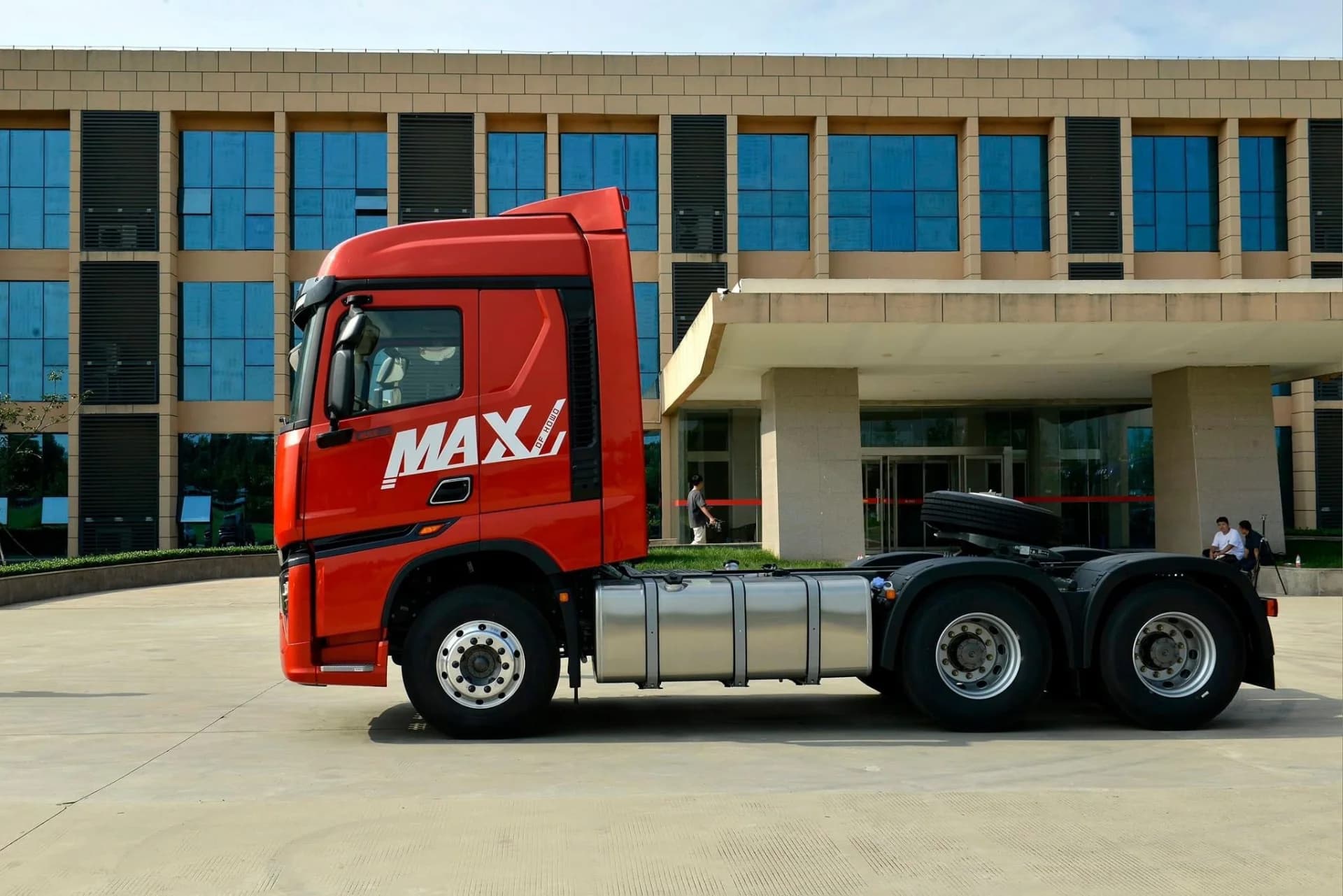 Đầu kéo Trí Mới T7H-MAX 6x4 460HP (Cầu láp)