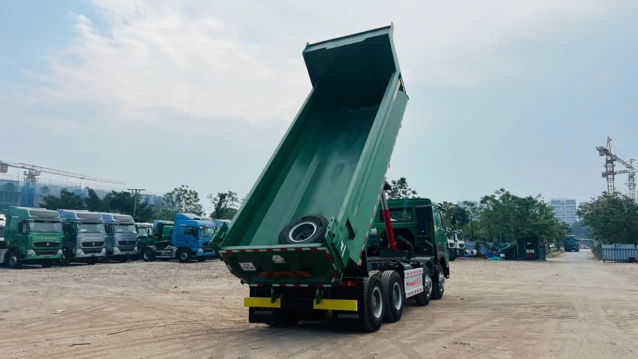 Xe ben Sitrak 8x4 380HP (Thùng U) — Xe ben