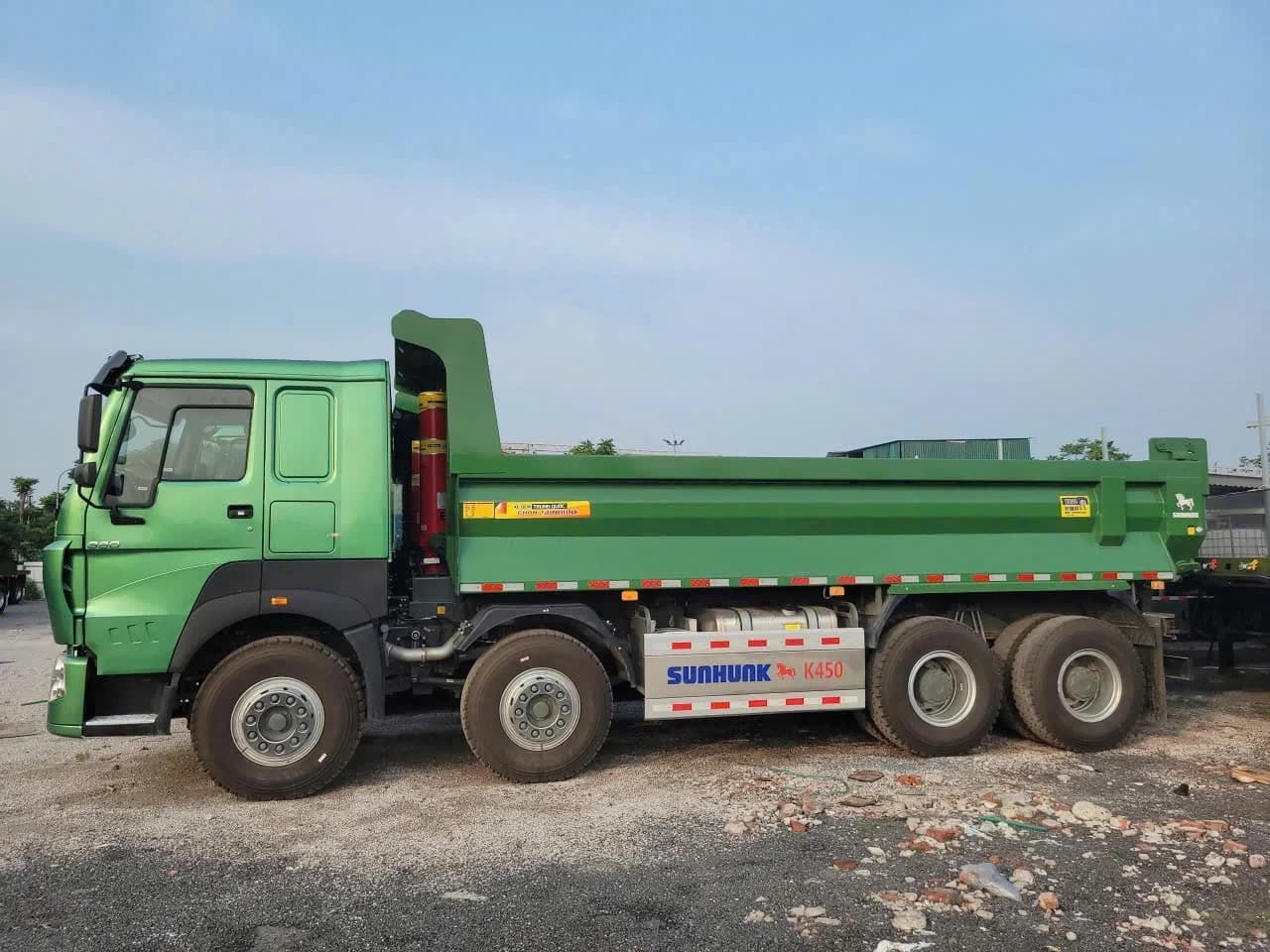 Xe ben Đông Dương 8x4 380HP (Thùng U) 5