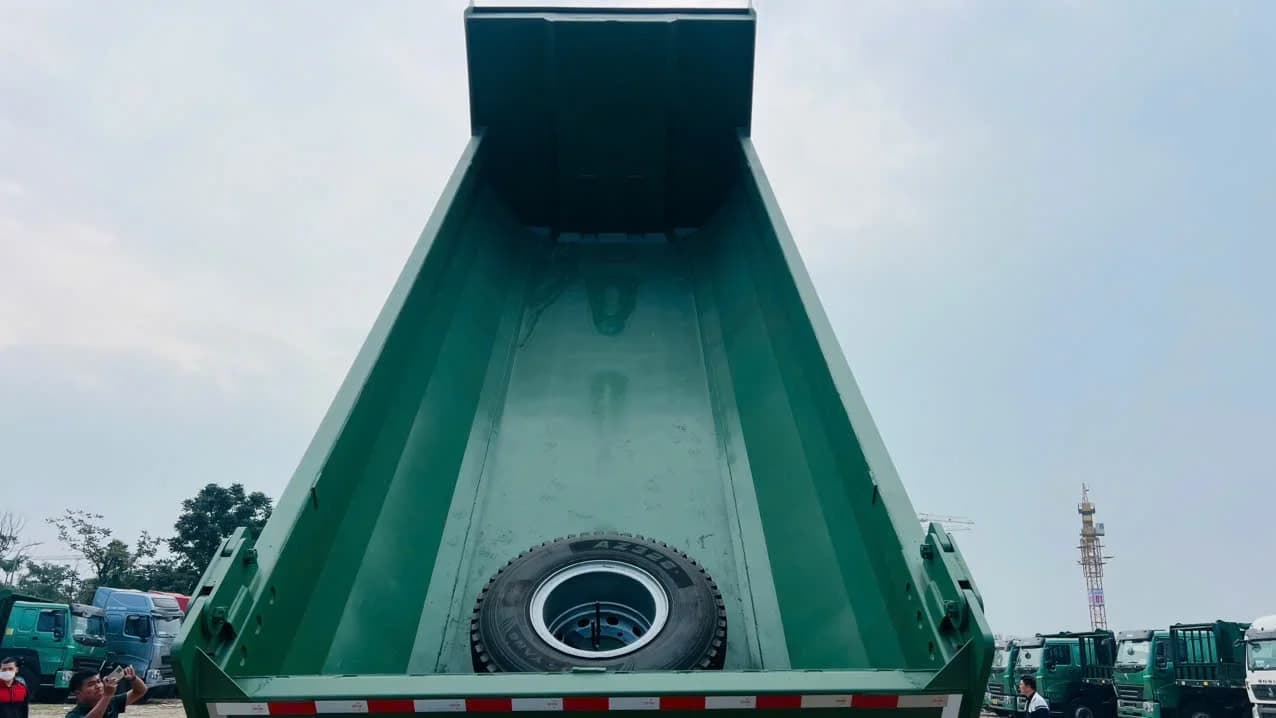 Xe ben Đông Dương 8x4 380HP (Thùng U) 6
