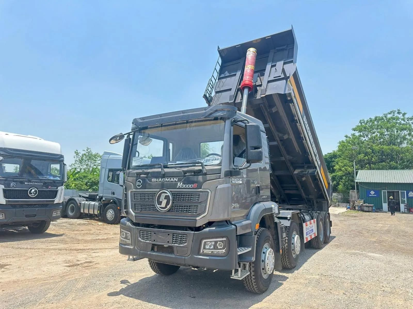 Xe ben Shacman H3000S 8x4 340HP 2