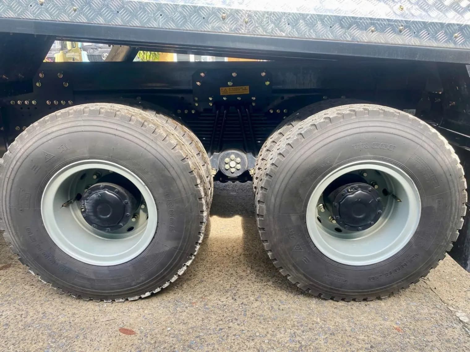 Xe ben Shacman H3000S 8x4 400HP 8