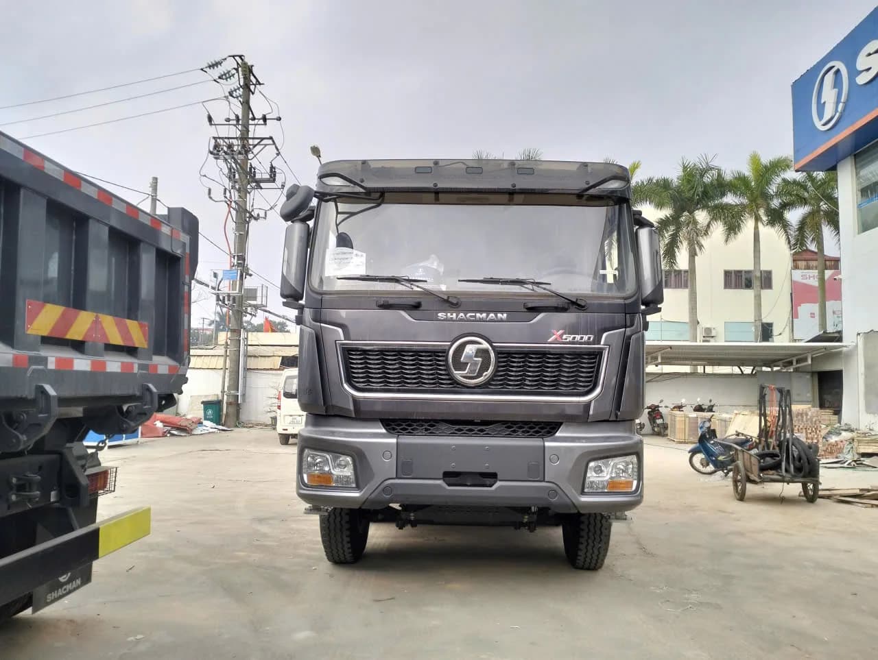 Xe ben Shacman X5000 8x4 400HP 3