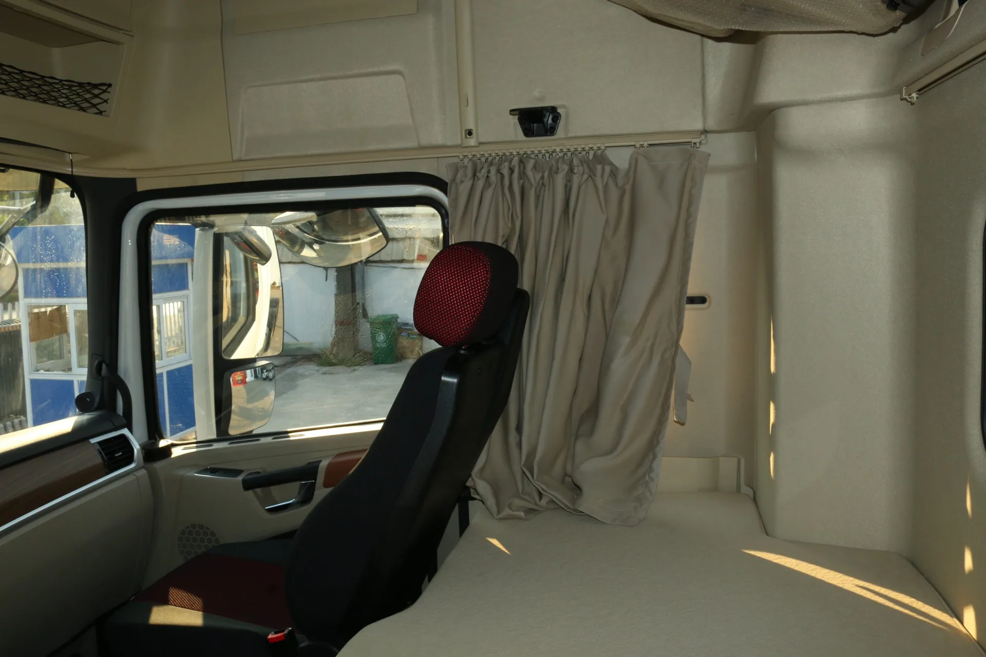 Đầu kéo Shacman X5000 6x4 400HP 8