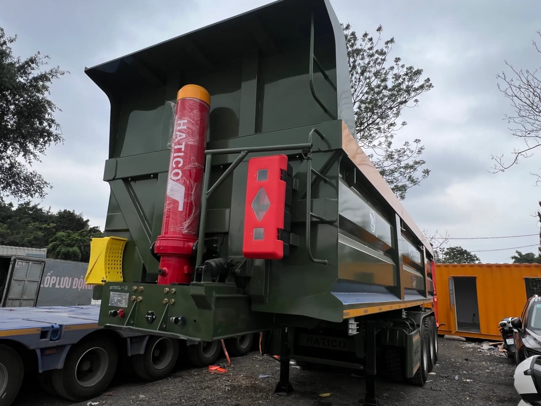 Moóc ben vuông 8,6 tấn - Lốp có săm 3