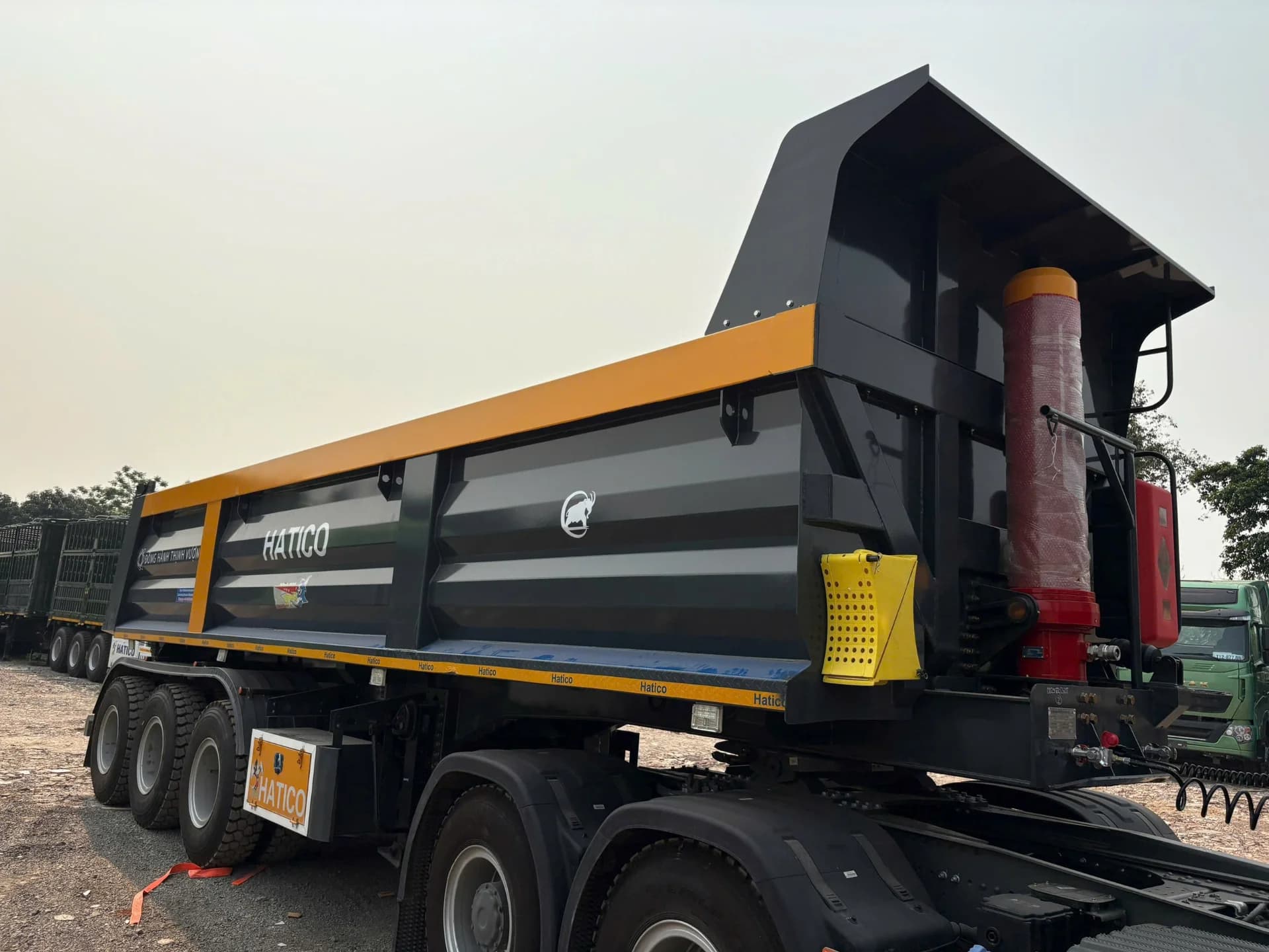 Moóc ben vuông 8.7 tấn - Lốp có săm 2