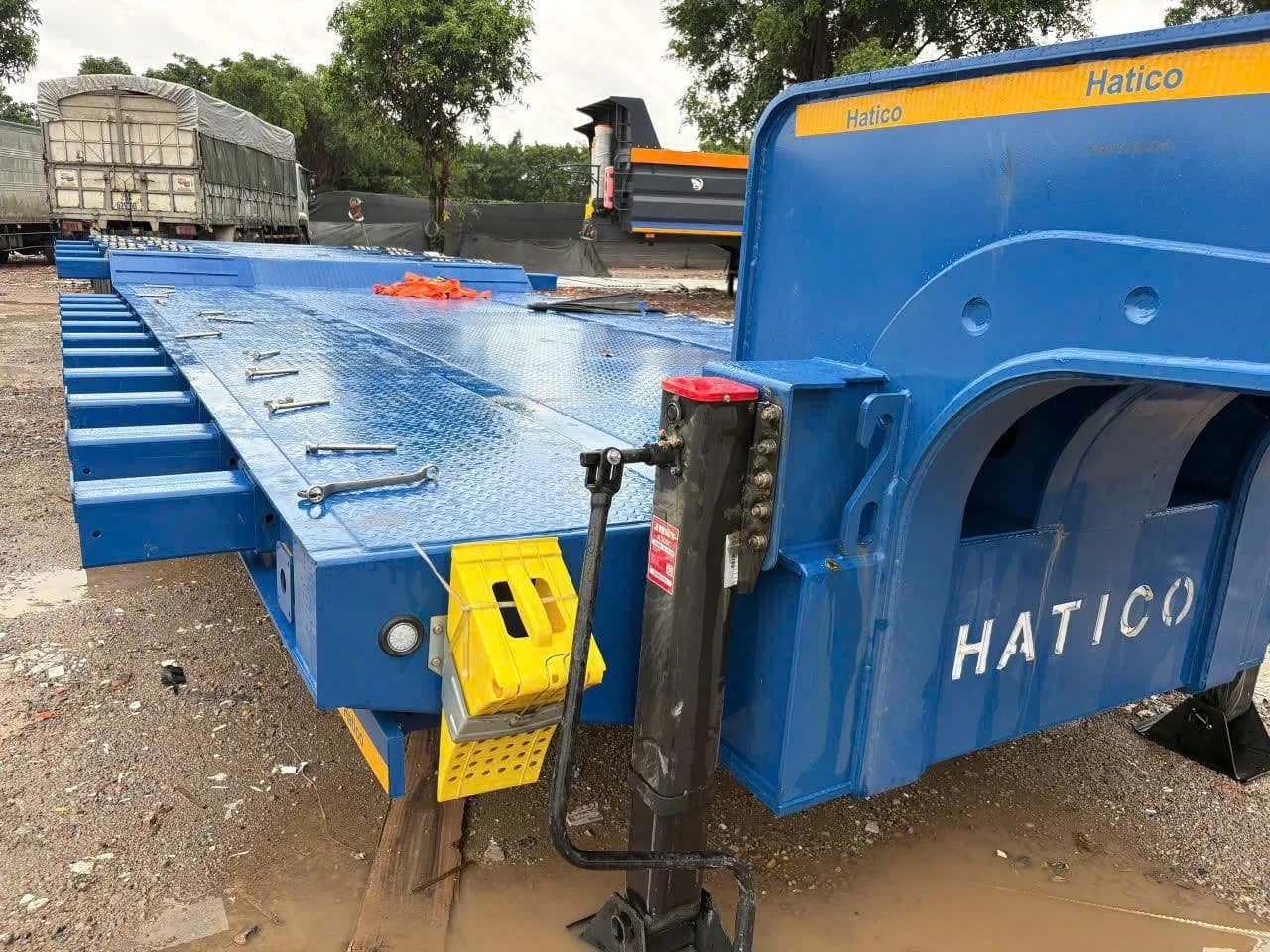 Foọc 4 trục chở máy 14.8m 5