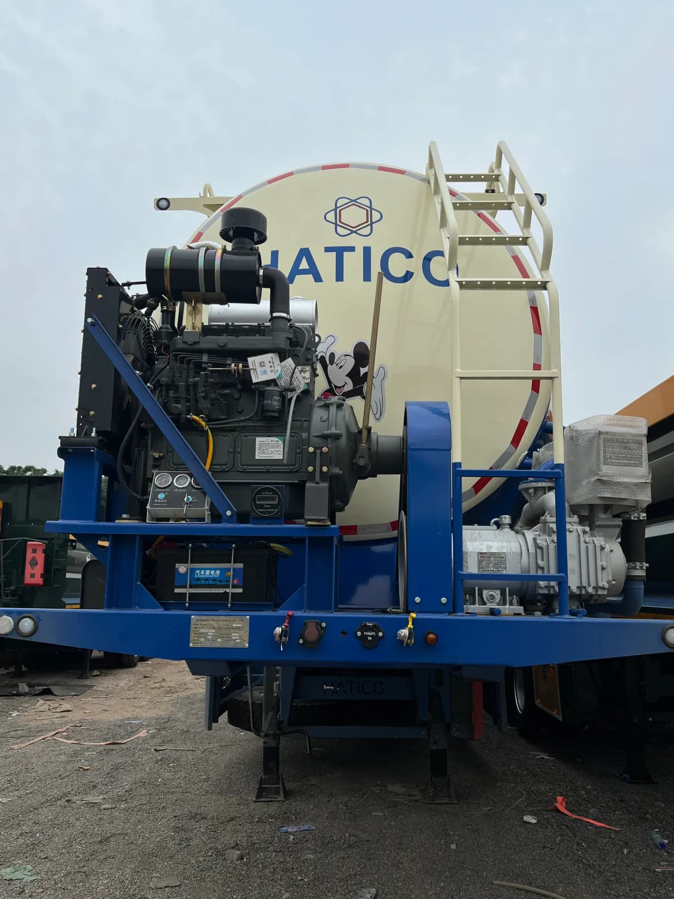 Téc chở bụi thép từ lò luyện thép 3